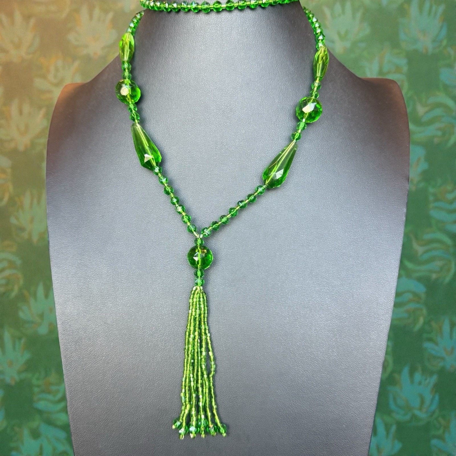 True Art Deco Czech Flapper Girl Sautoir Fringe Tassel Necklace Green Glass